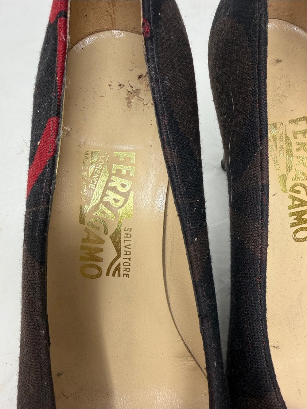 Salvatore Ferragamo Black and Red Patterned Leather Toe Pumps Heels Size 9 - Picture 4 of 13
